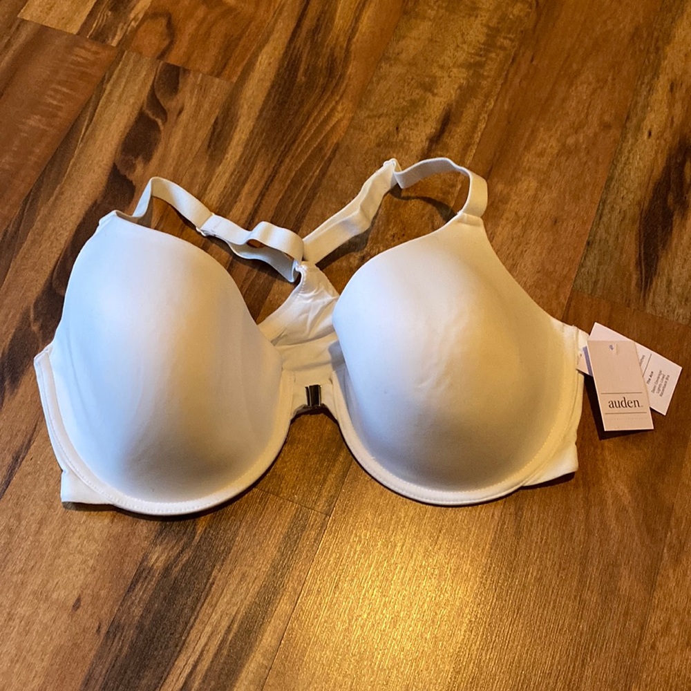 NWT front close bra